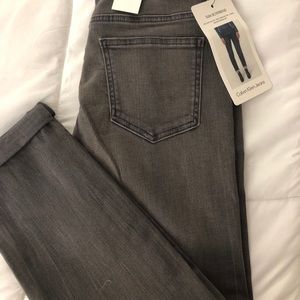 Calvin Klein NWT slim boyfriend jeans